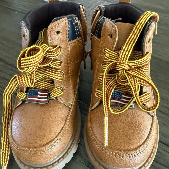 Kids Tan Boots with Yellow Laces size 4 cater - Picture 2 of 4